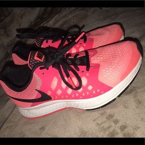 Women’s Nike Gym Shoes - Size 8
